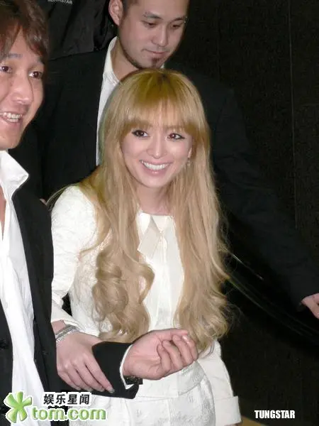 Ayumi Hamasaki - 117574040418150686783bh3.jpg