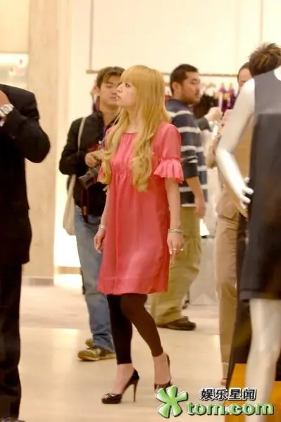 Ayumi Hamasaki - 117582174018150686786ln2.jpg