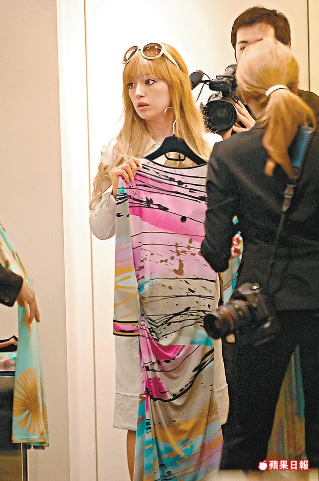 Ayumi Hamasaki - 05ec1p2ct5.jpg