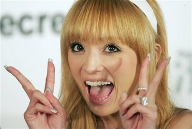 Ayumi Hamasaki - capttpe11003221335taiwatr9.jpg
