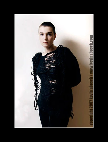 Sinéad O'Connor - blackjumper_stand.jpg