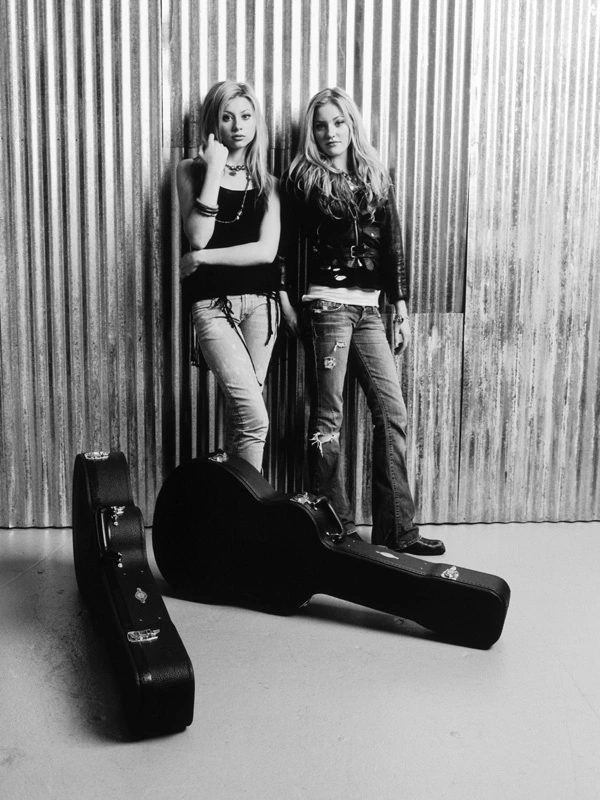 Aly And Aj - alyandaj3.jpg