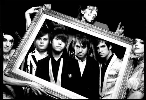 Panic! At The Disco - 22104850_PanicAt_the_Disco_1-web.gif
