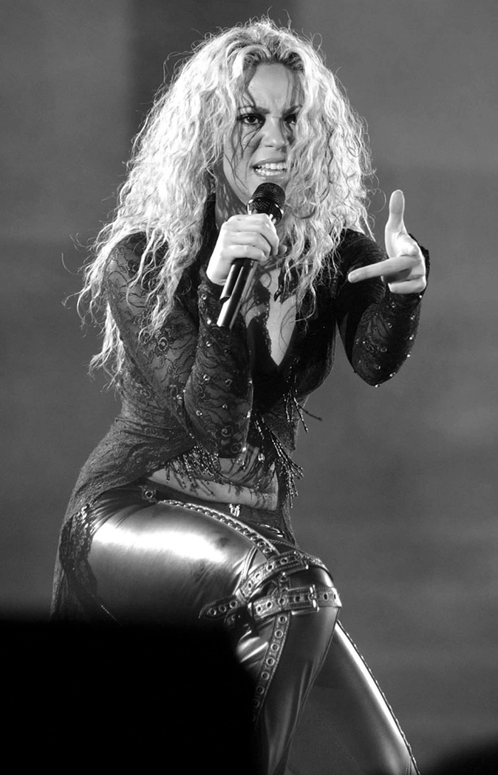 Shakira - SHAKIRAa.jpg