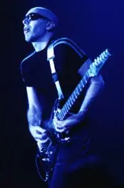 Joe Satriani sebe tentokrát nepřekonává