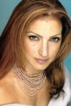 Gloria Estefan - elegant.jpg